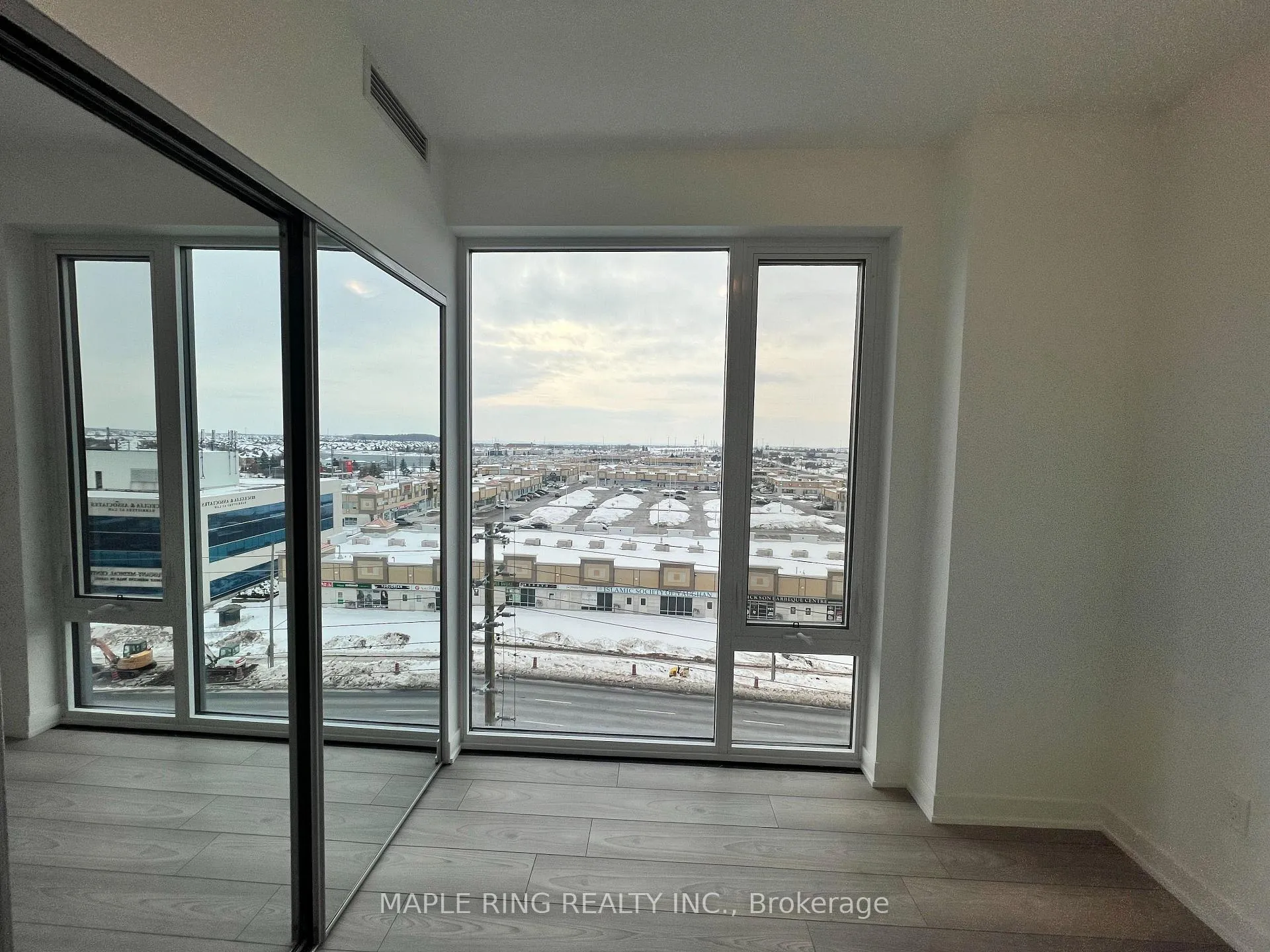 Photo 4 of Unit 722, 498 Caldari Road, Vaughan, Concord — HOMEH