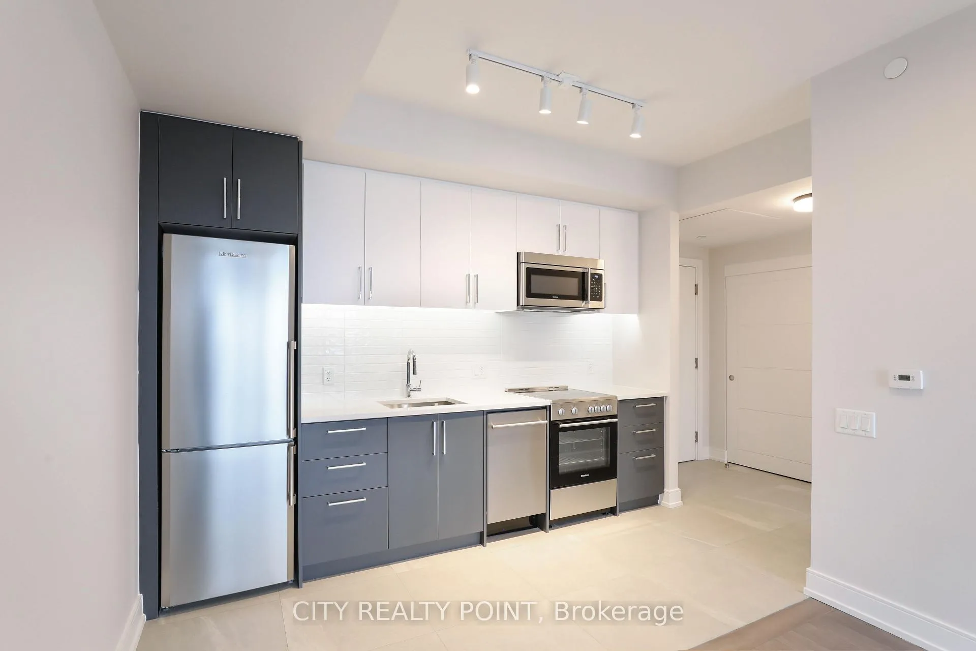 Photo 3 of Unit 608, 2525 Bathurst Street, Toronto, Forest Hill North — HOMEH