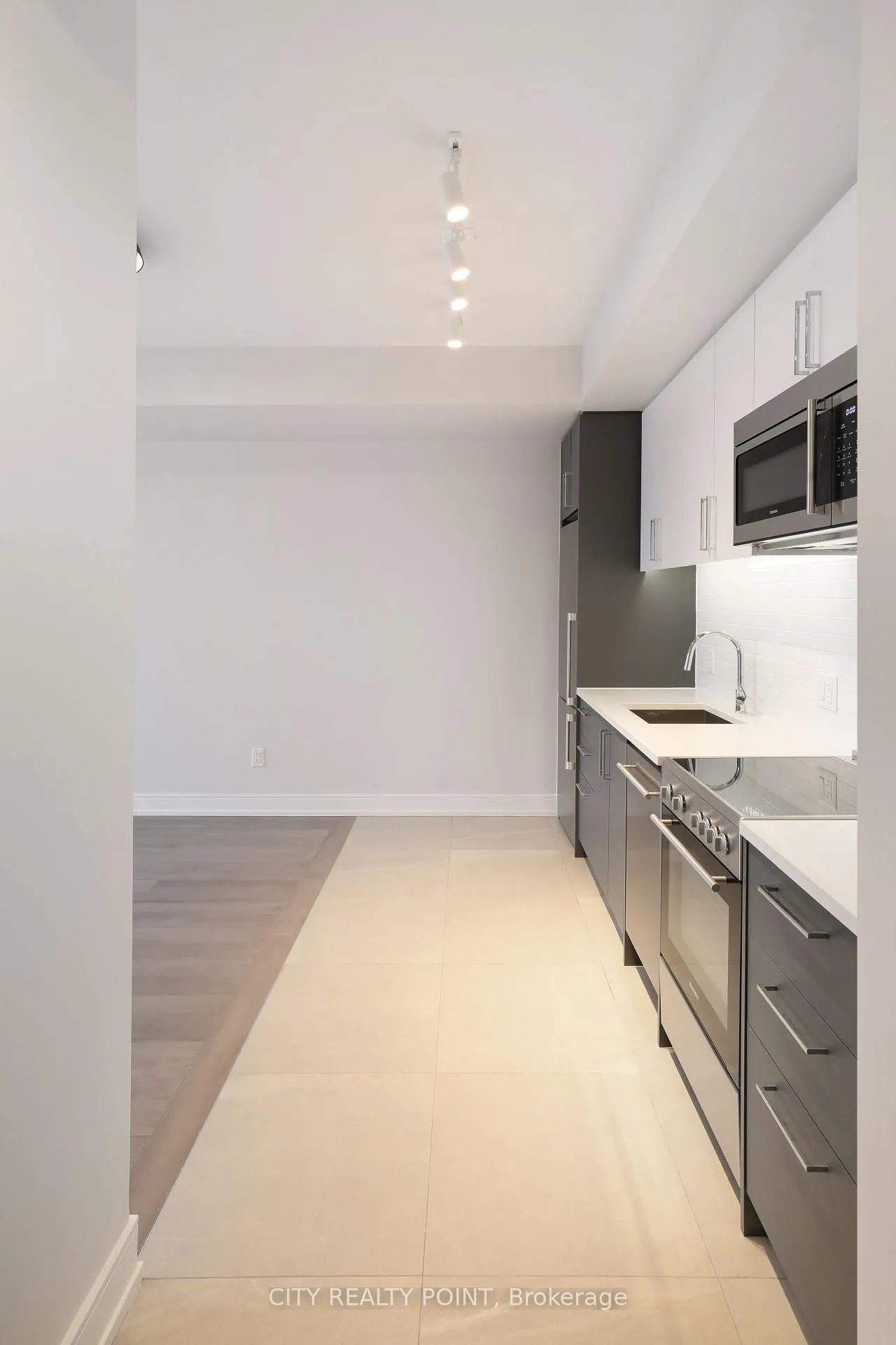 Photo 5 of Unit 608, 2525 Bathurst Street, Toronto, Forest Hill North — HOMEH