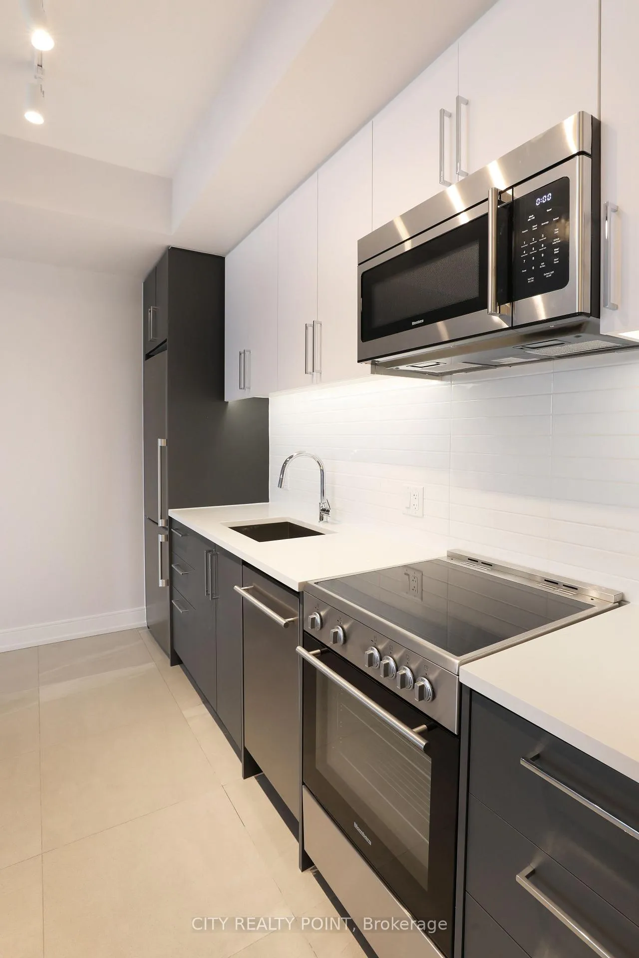 Photo 6 of Unit 608, 2525 Bathurst Street, Toronto, Forest Hill North — HOMEH