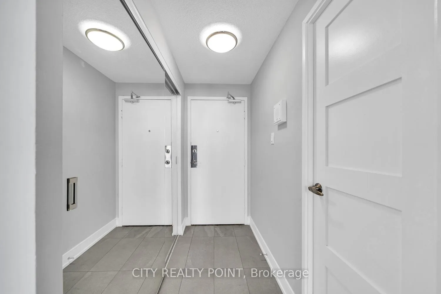 Photo 7 of Unit 902, 33 Isabella Street, Toronto, Church-Yonge Corridor — HOMEH