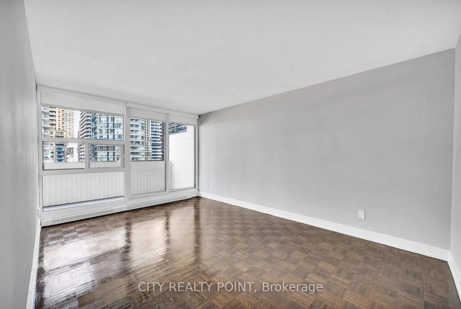 Photo 8 of Unit 902, 33 Isabella Street, Toronto, Church-Yonge Corridor — HOMEH