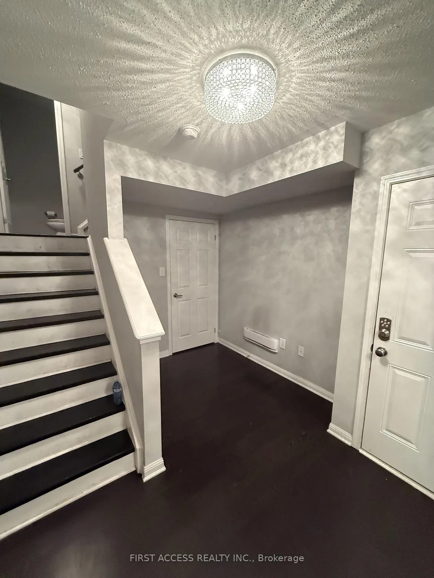 Photo 3 of 112 Baycliffe Crescent, Brampton, Northwest Brampton — HOMEH