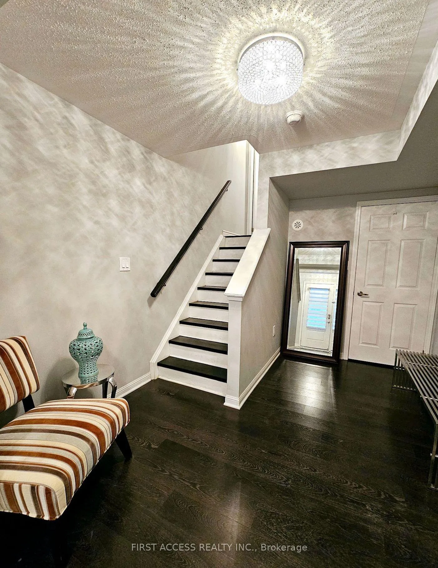 Photo 4 of 112 Baycliffe Crescent, Brampton, Northwest Brampton — HOMEH