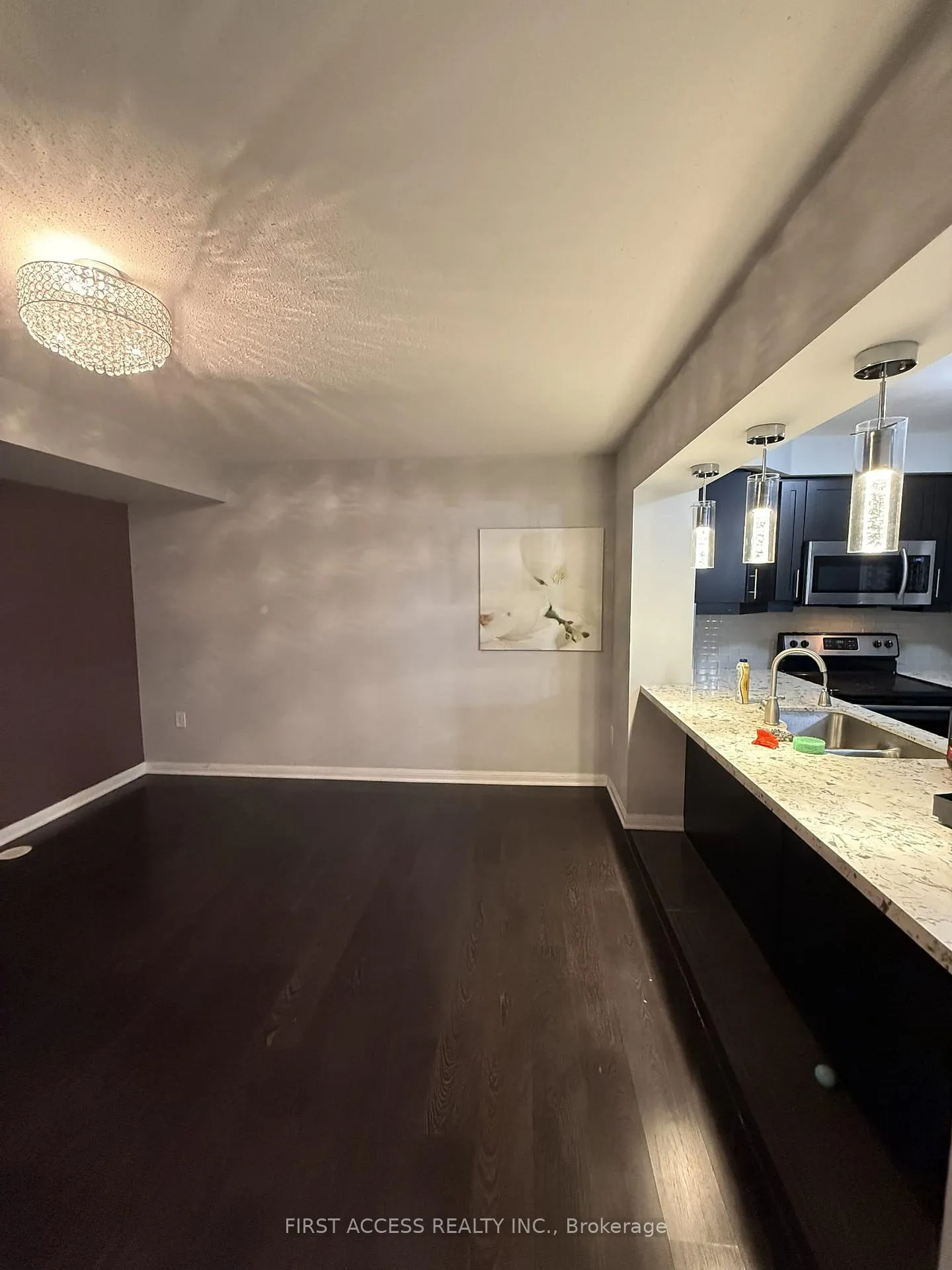 Photo 6 of 112 Baycliffe Crescent, Brampton, Northwest Brampton — HOMEH
