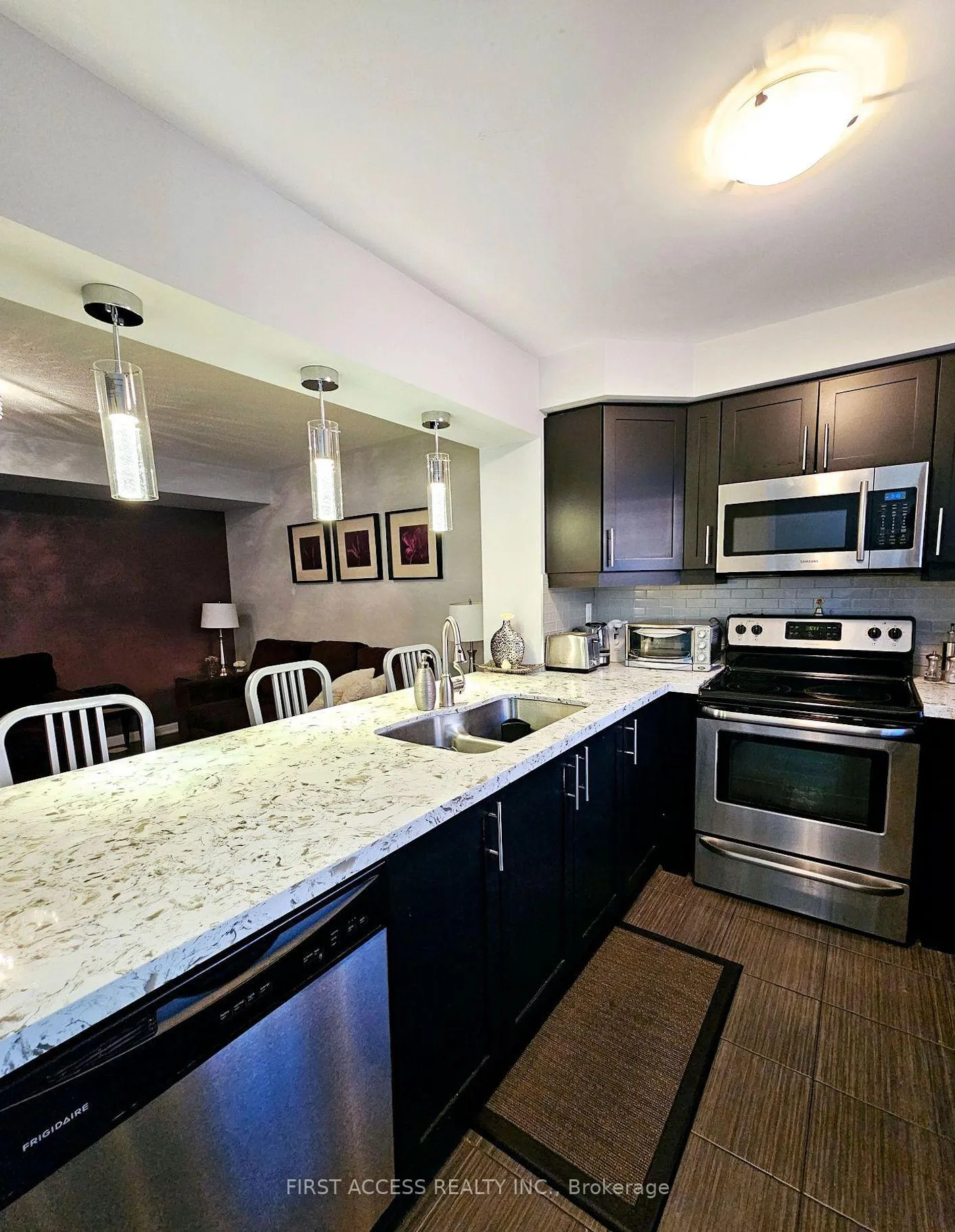 Photo 8 of 112 Baycliffe Crescent, Brampton, Northwest Brampton — HOMEH