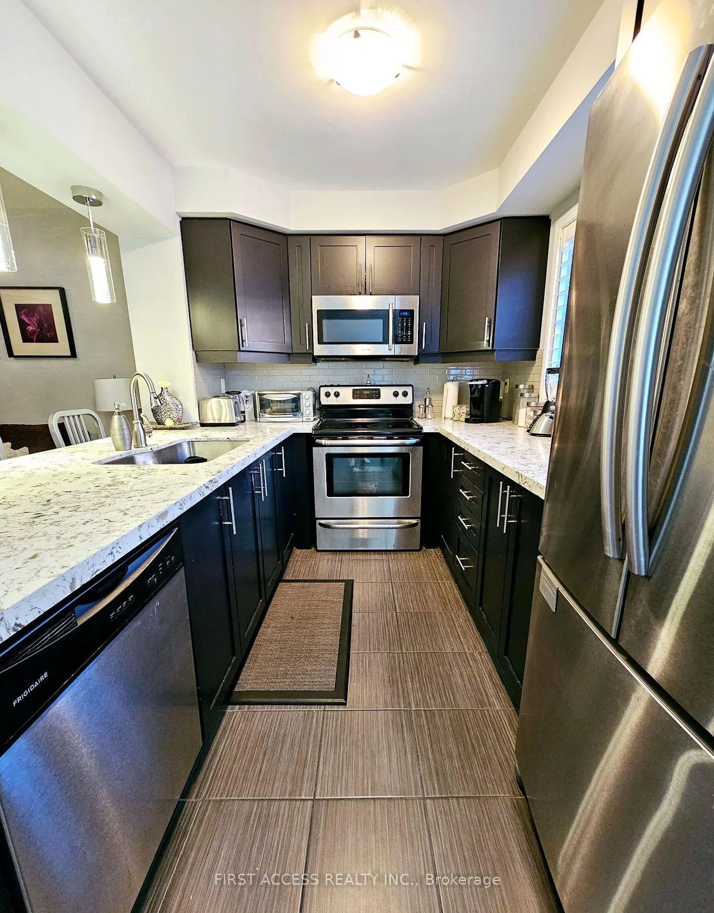 Photo 10 of 112 Baycliffe Crescent, Brampton, Northwest Brampton — HOMEH