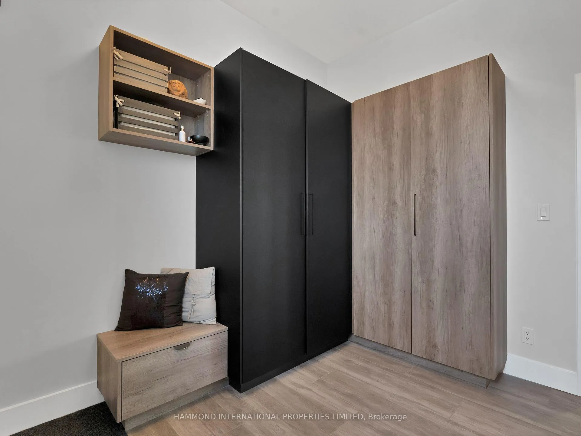 Photo 19 of 8374 Dickenson Road, Hamilton, Ancaster — HOMEH