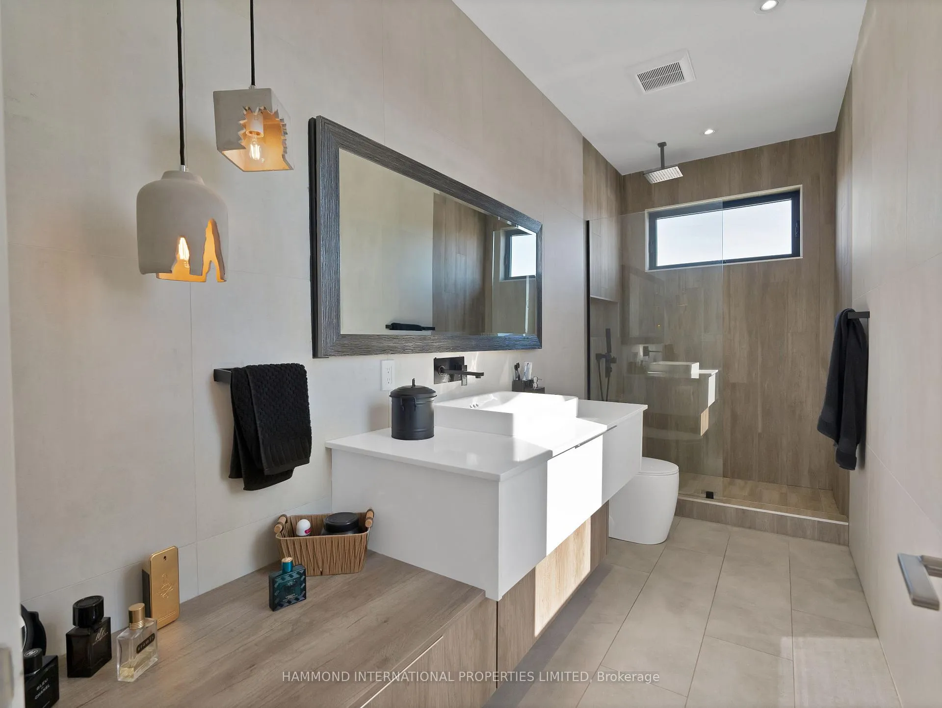 Photo 32 of 8374 Dickenson Road, Hamilton, Ancaster — HOMEH