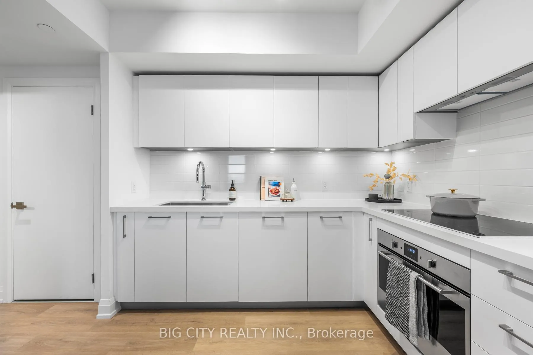Photo 11 of Unit 309, 36 Brentcliffe Road, Toronto, Thorncliffe Park — HOMEH