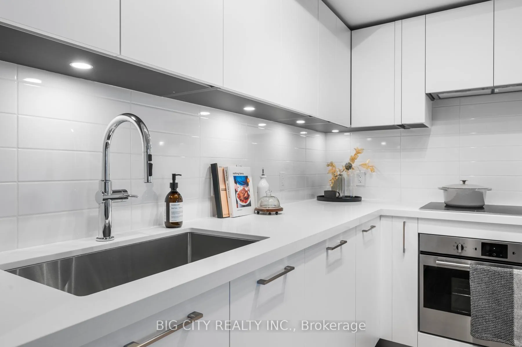 Photo 13 of Unit 309, 36 Brentcliffe Road, Toronto, Thorncliffe Park — HOMEH