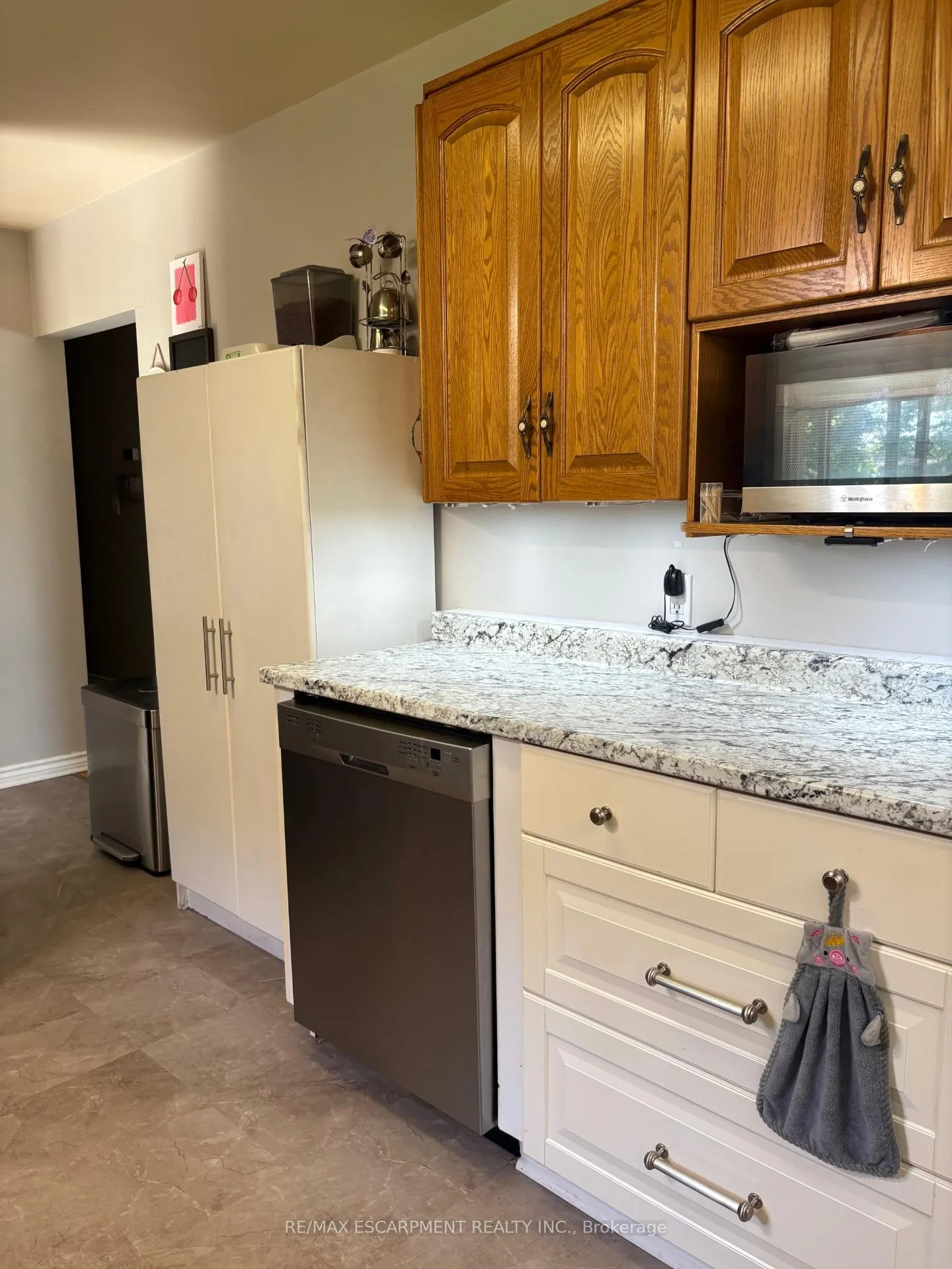 Photo 14 of 723 Glancaster Road, Hamilton, Rural Glanbrook — HOMEH