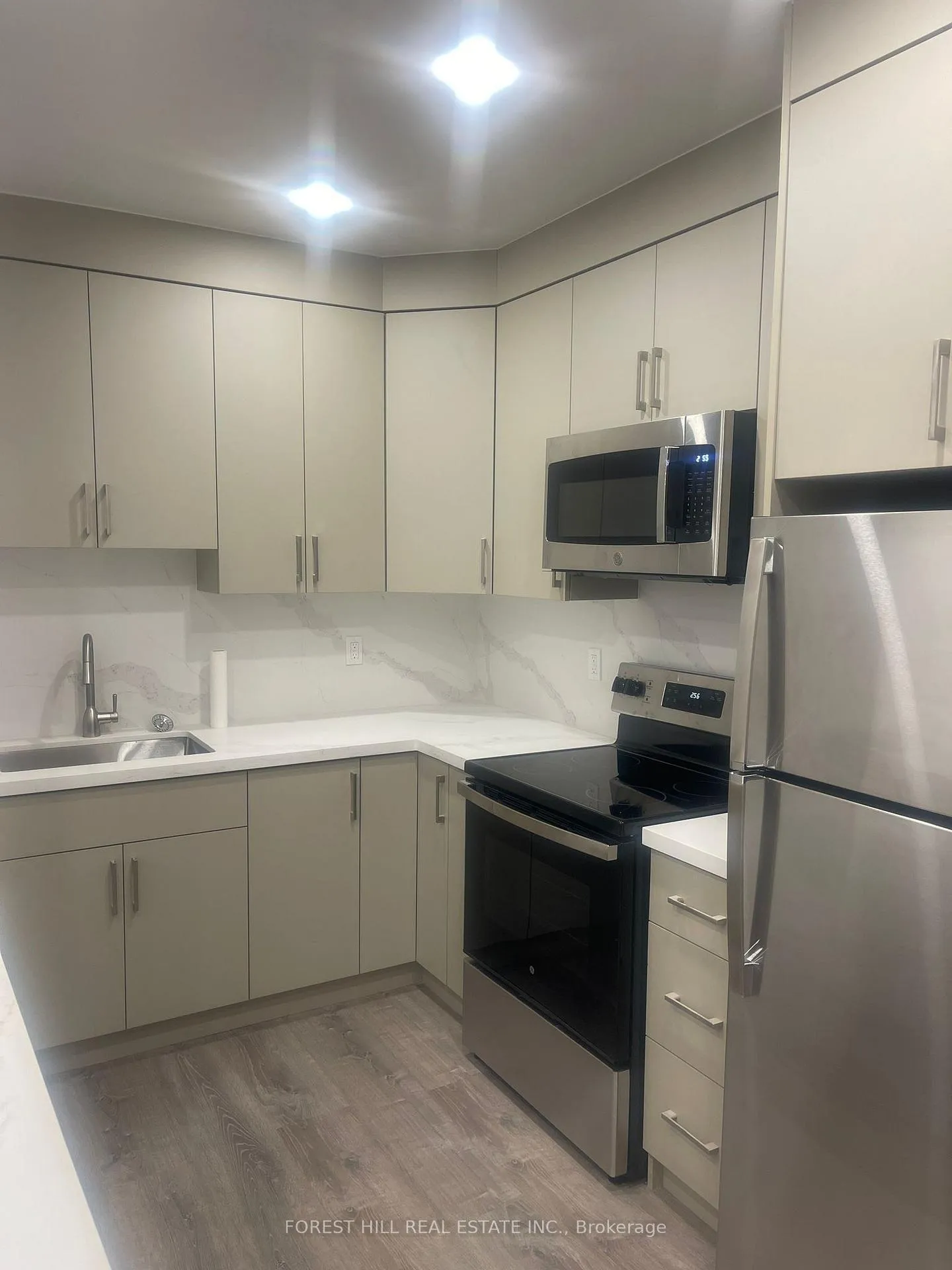 Photo 5 of Unit 305, 24 Shallmar Boulevard, Toronto, Forest Hill North — HOMEH
