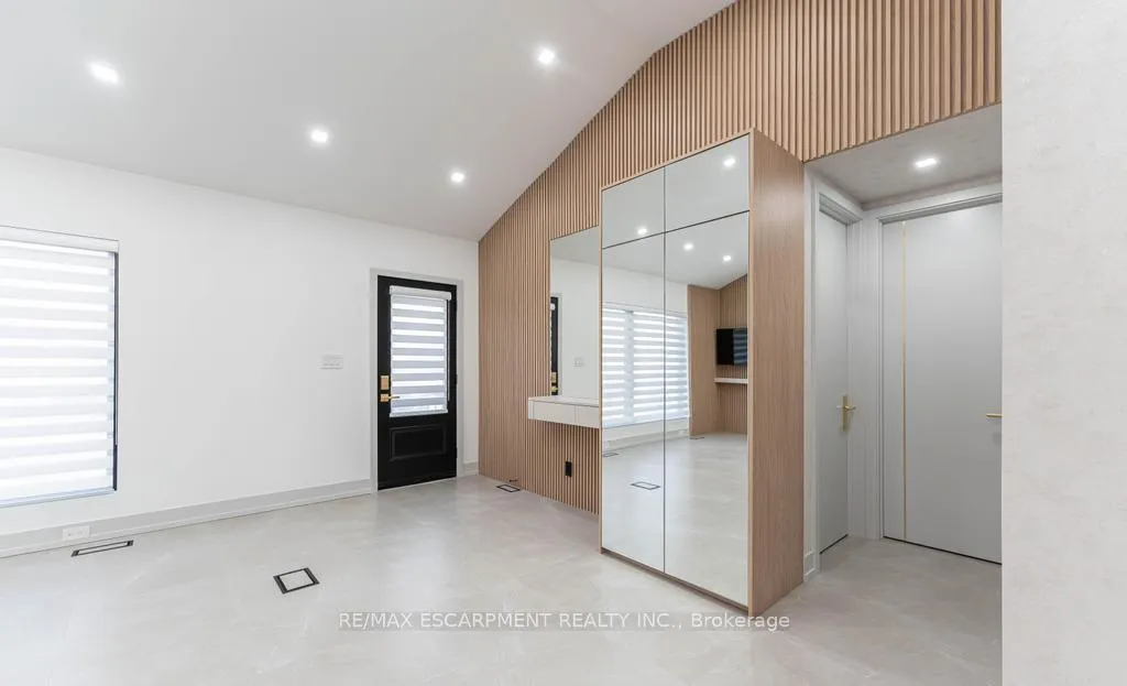 Photo 3 of 174 Roxborough Avenue, Hamilton, Stoney Creek — HOMEH