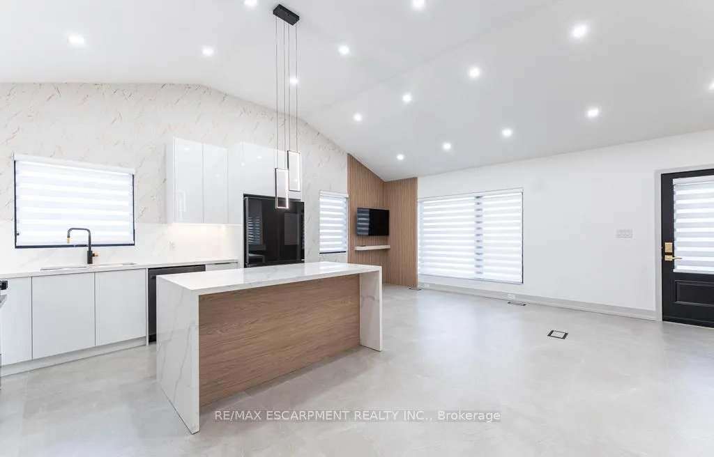 Photo 4 of 174 Roxborough Avenue, Hamilton, Stoney Creek — HOMEH