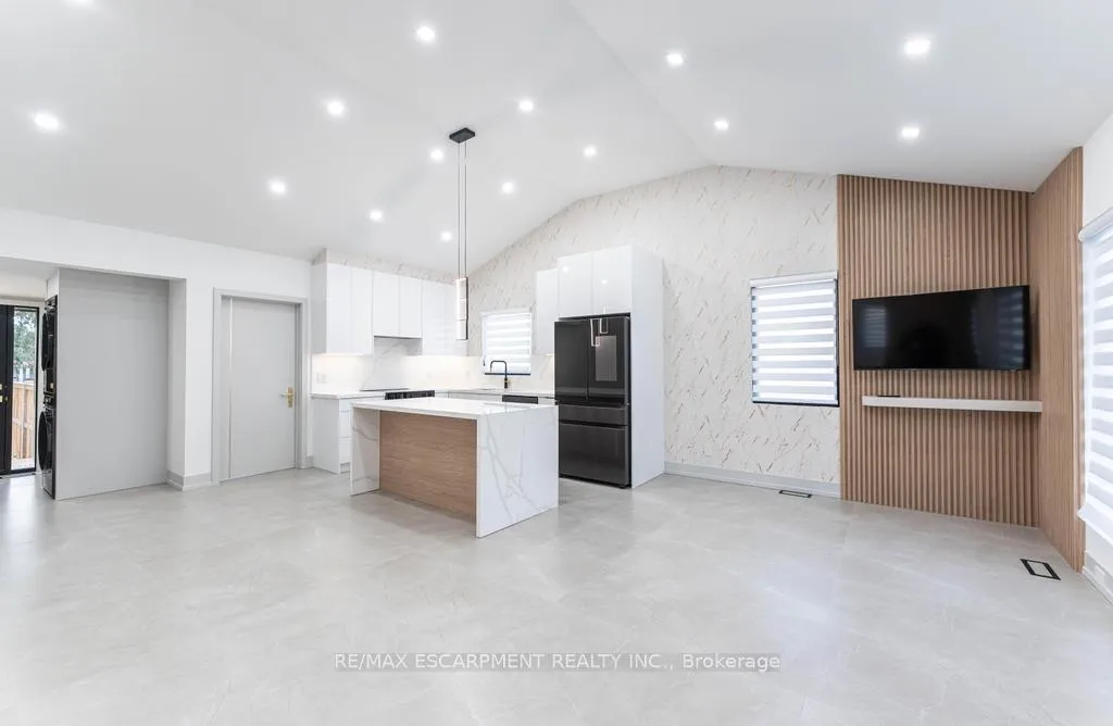 Photo 5 of 174 Roxborough Avenue, Hamilton, Stoney Creek — HOMEH