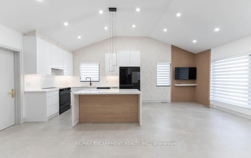 Photo 7 of 174 Roxborough Avenue, Hamilton, Stoney Creek — HOMEH