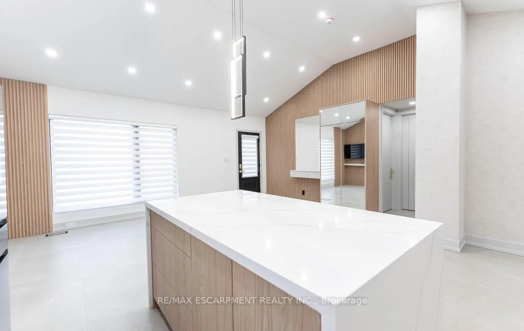 Photo 9 of 174 Roxborough Avenue, Hamilton, Stoney Creek — HOMEH