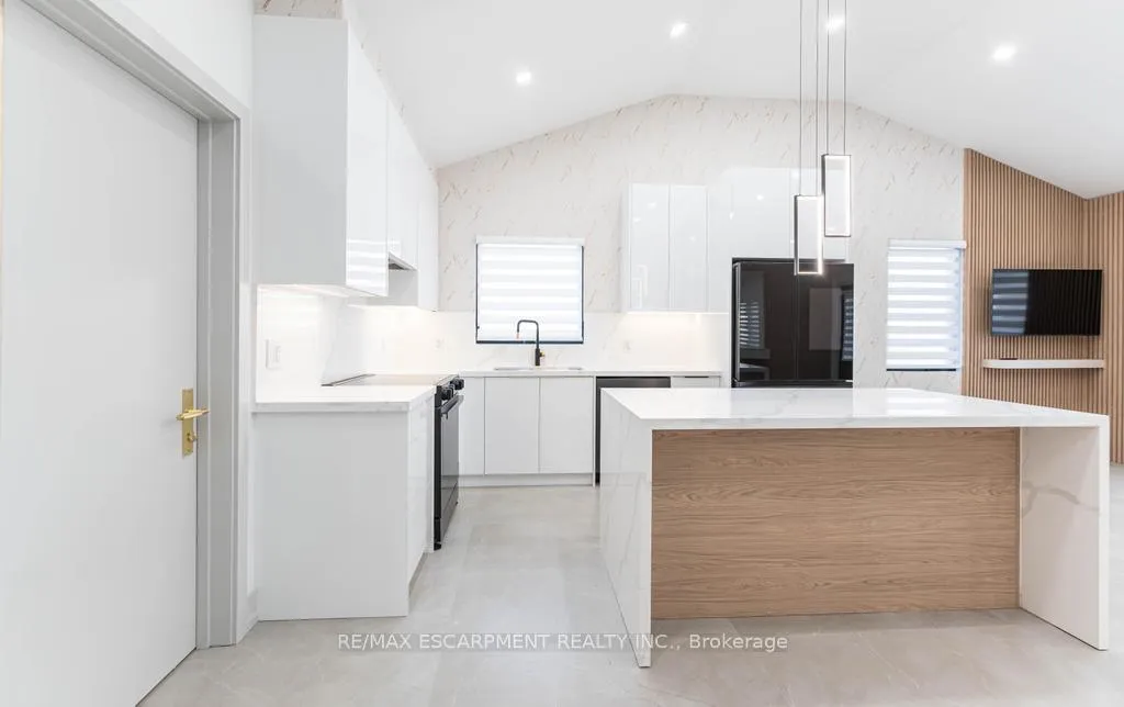 Photo 10 of 174 Roxborough Avenue, Hamilton, Stoney Creek — HOMEH