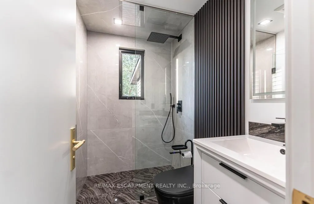 Photo 14 of 174 Roxborough Avenue, Hamilton, Stoney Creek — HOMEH