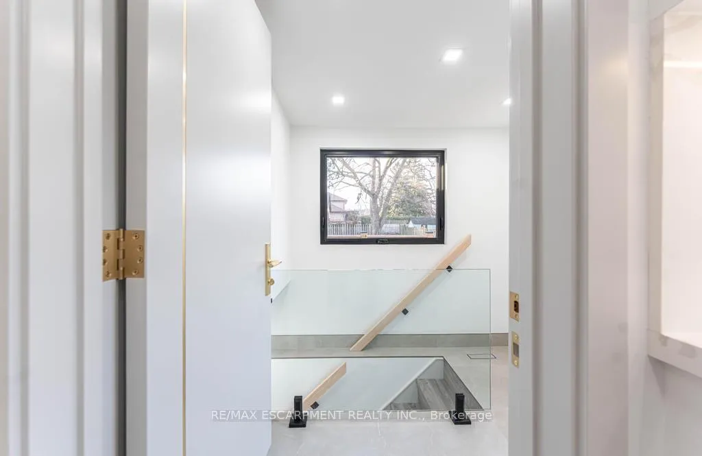 Photo 17 of 174 Roxborough Avenue, Hamilton, Stoney Creek — HOMEH