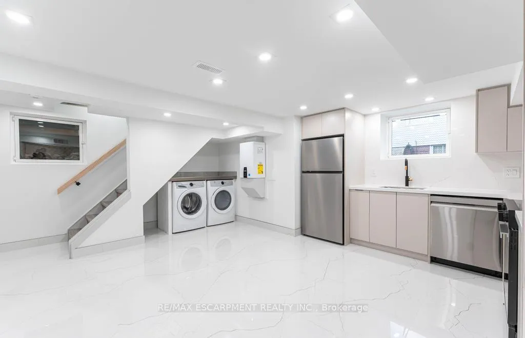 Photo 19 of 174 Roxborough Avenue, Hamilton, Stoney Creek — HOMEH