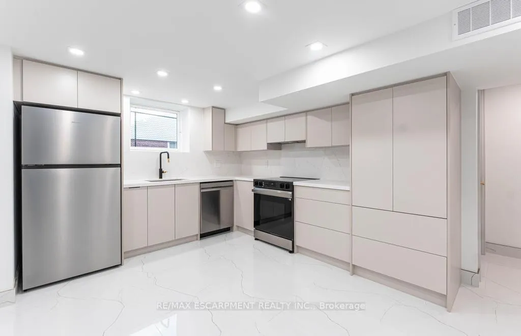 Photo 20 of 174 Roxborough Avenue, Hamilton, Stoney Creek — HOMEH