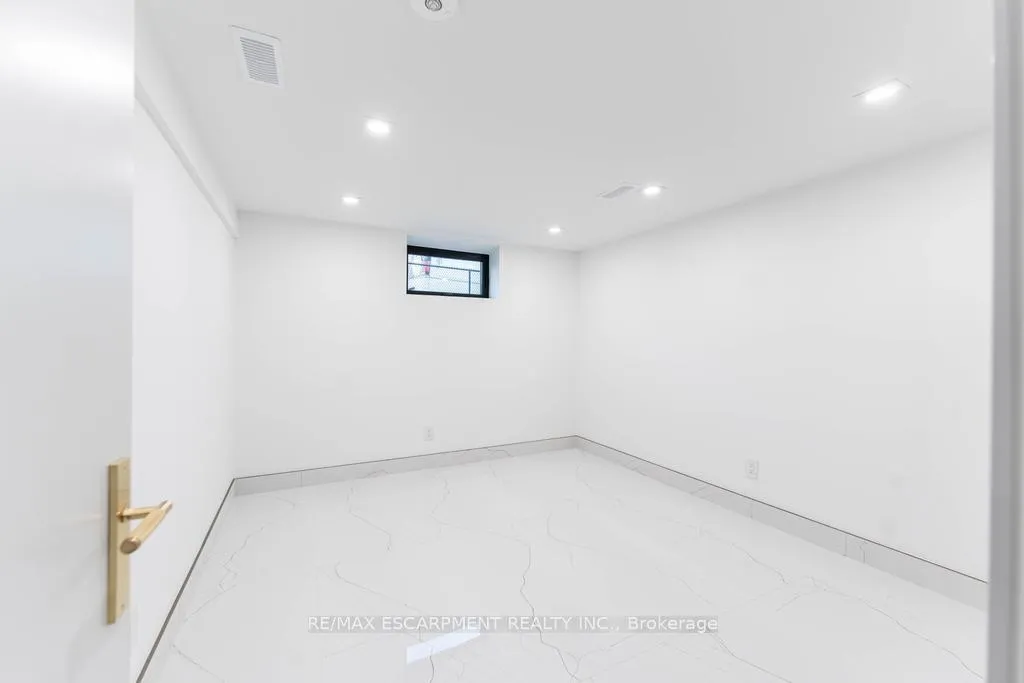Photo 24 of 174 Roxborough Avenue, Hamilton, Stoney Creek — HOMEH