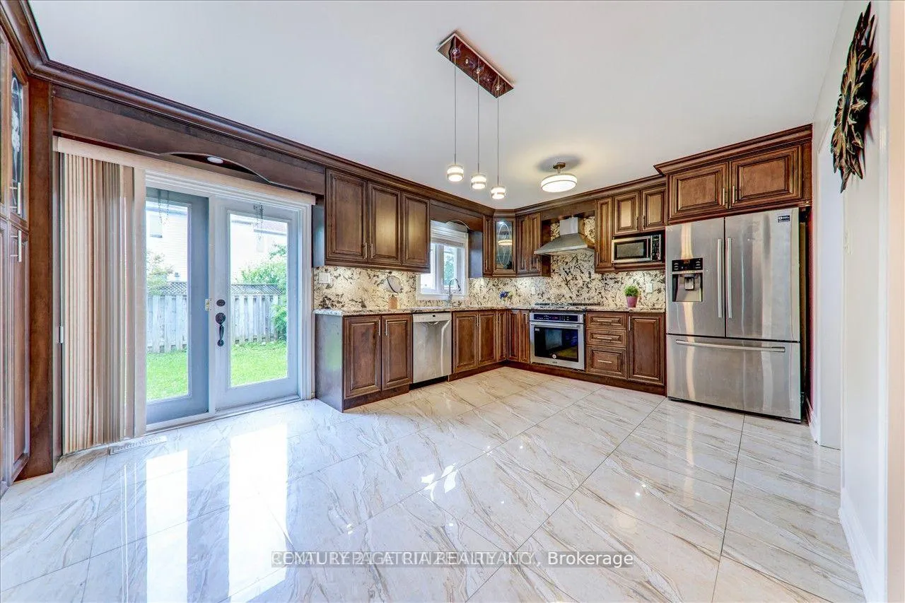 Photo 8 of Unit Upper, 24 Holloway Road, Markham, Cedarwood — HOMEH