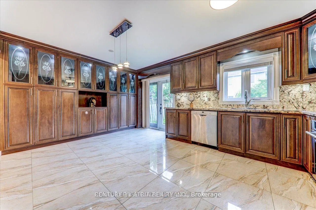 Photo 9 of Unit Upper, 24 Holloway Road, Markham, Cedarwood — HOMEH