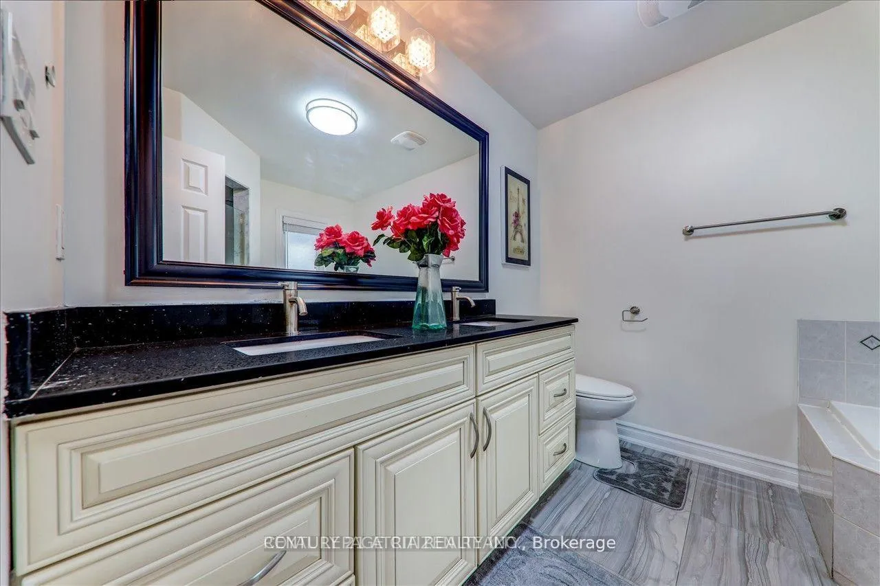 Photo 17 of Unit Upper, 24 Holloway Road, Markham, Cedarwood — HOMEH