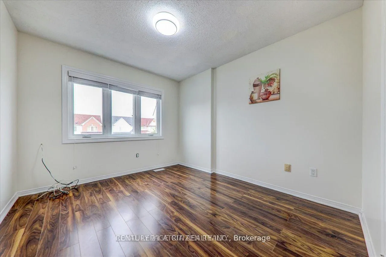 Photo 20 of Unit Upper, 24 Holloway Road, Markham, Cedarwood — HOMEH