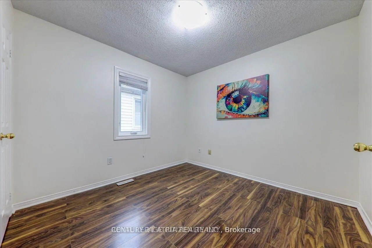 Photo 23 of Unit Upper, 24 Holloway Road, Markham, Cedarwood — HOMEH