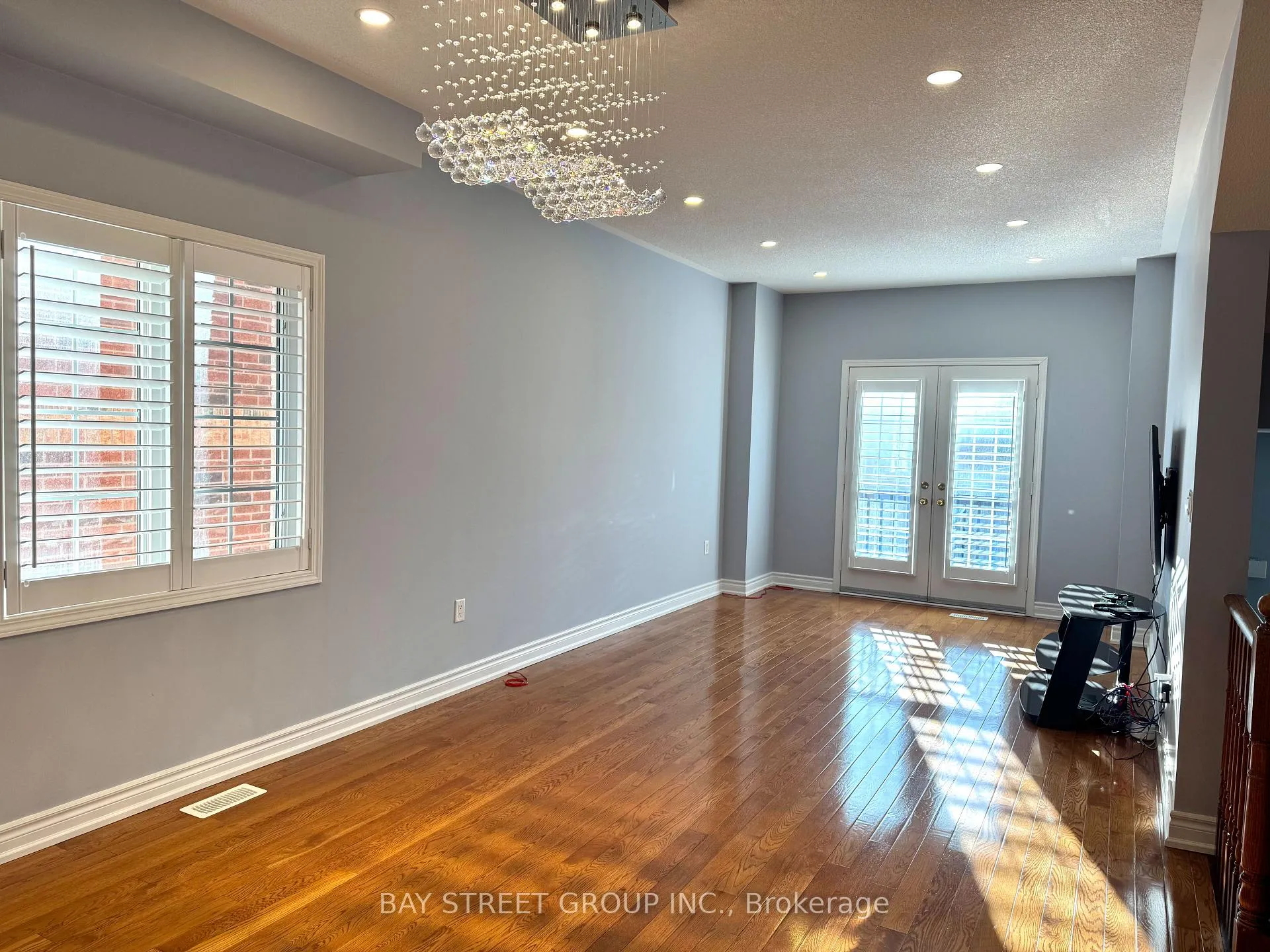 Photo 2 of 20 Prince William Drive, Markham, Village Green-South Unionville — HOMEH