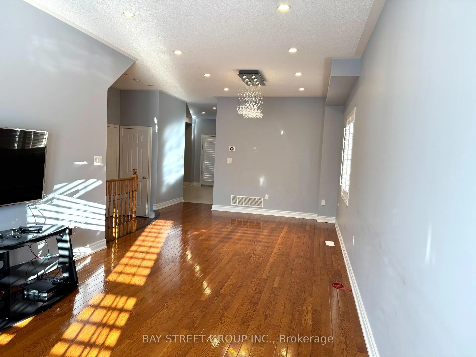 Photo 3 of 20 Prince William Drive, Markham, Village Green-South Unionville — HOMEH