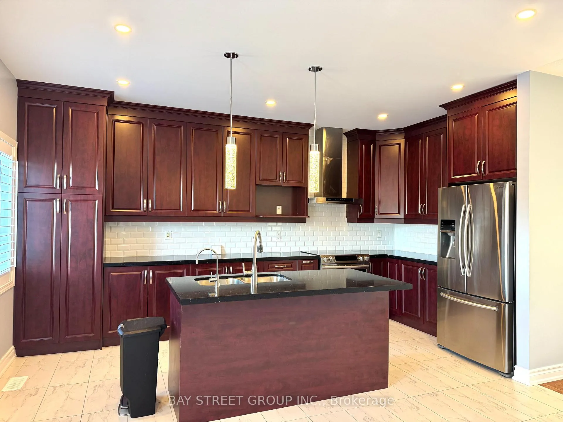 Photo 4 of 20 Prince William Drive, Markham, Village Green-South Unionville — HOMEH