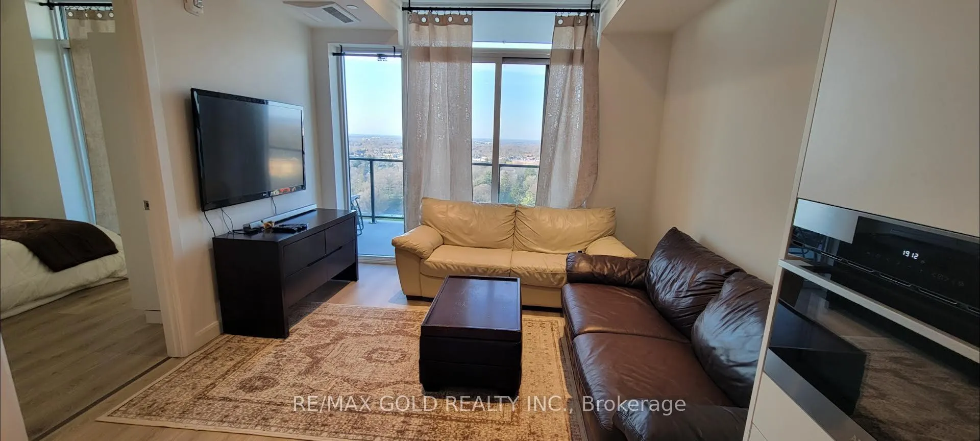 Photo 8 of Unit 1403, 741 King Street W, Kitchener — HOMEH