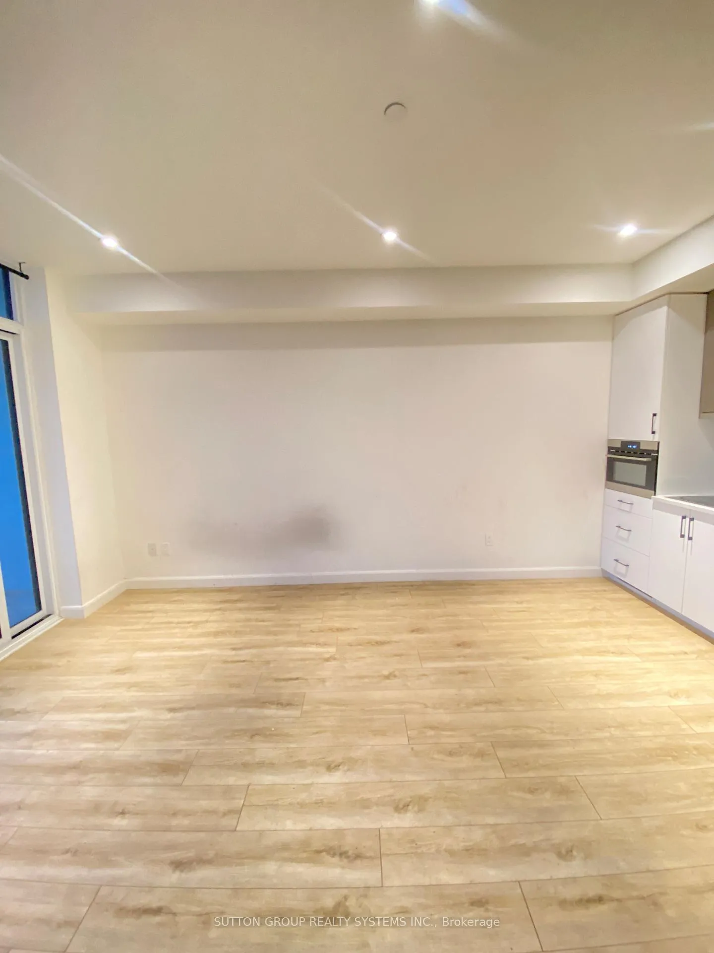 Photo 6 of Unit 1311, 741 King Street W, Kitchener — HOMEH