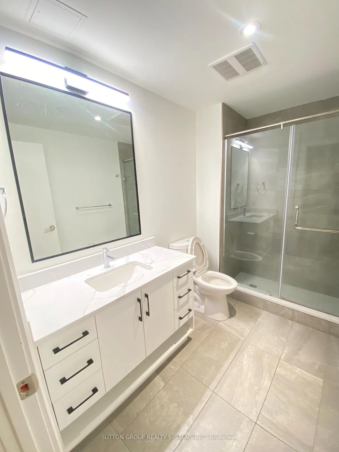 Photo 8 of Unit 1311, 741 King Street W, Kitchener — HOMEH