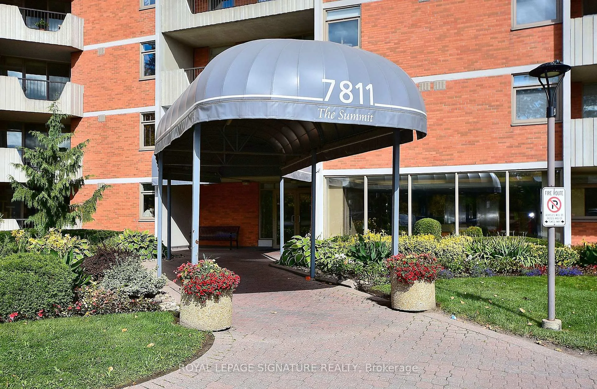 Photo 4 of Unit 1208, 7811 Yonge Street, Markham, Thornhill — HOMEH