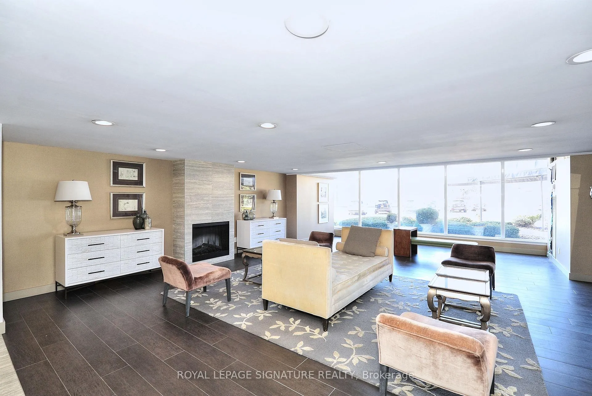 Photo 7 of Unit 1208, 7811 Yonge Street, Markham, Thornhill — HOMEH