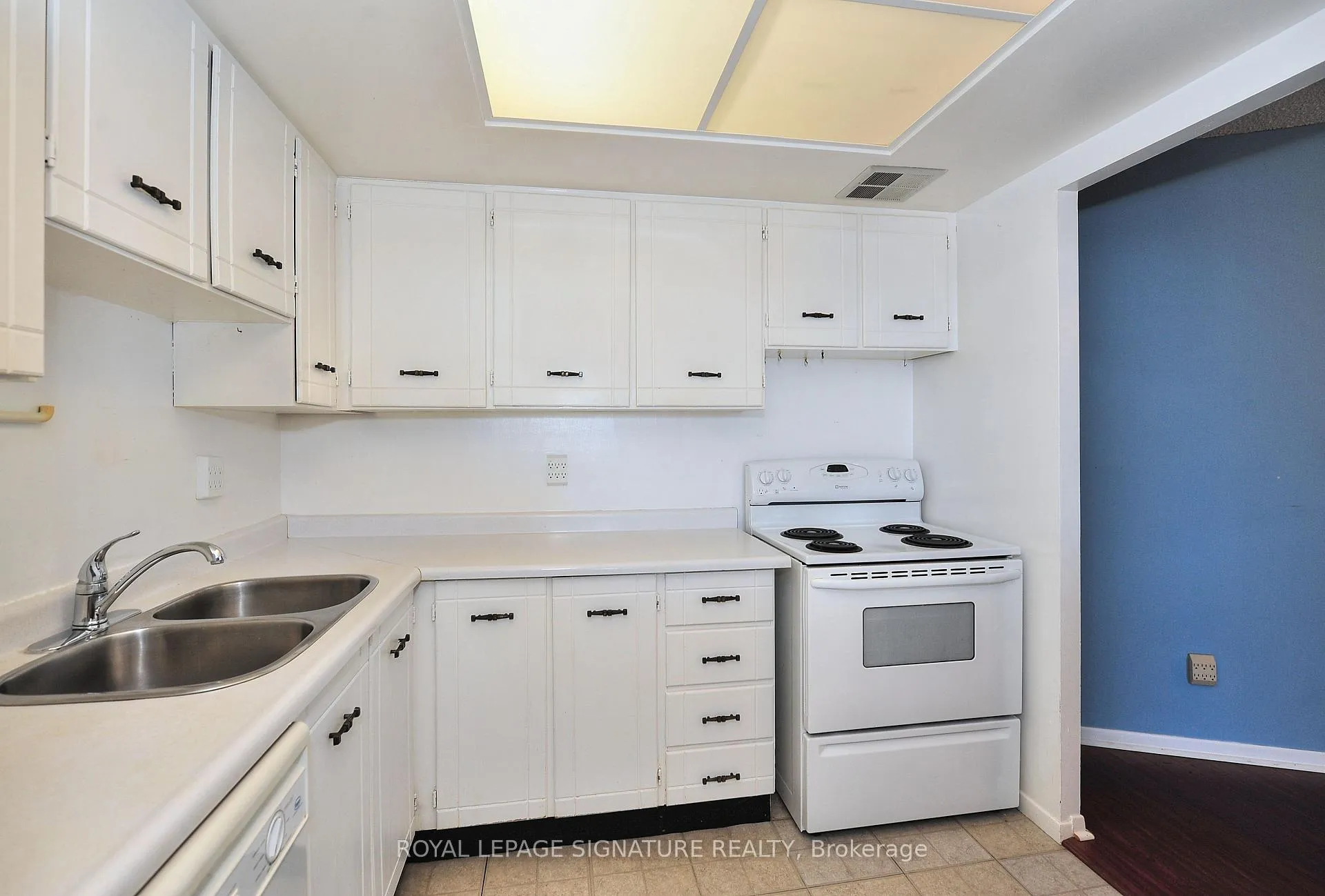 Photo 16 of Unit 1208, 7811 Yonge Street, Markham, Thornhill — HOMEH