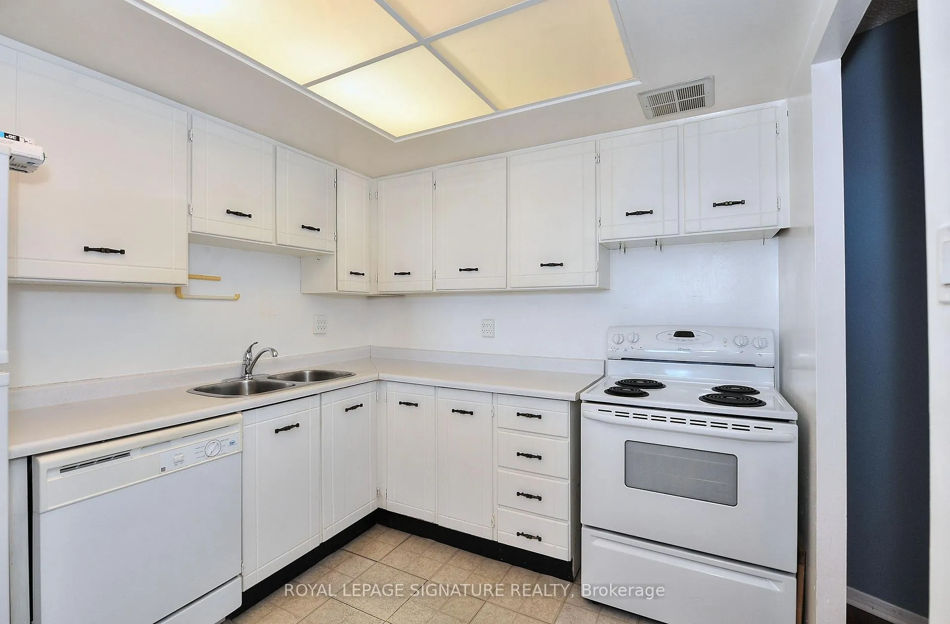 Photo 17 of Unit 1208, 7811 Yonge Street, Markham, Thornhill — HOMEH