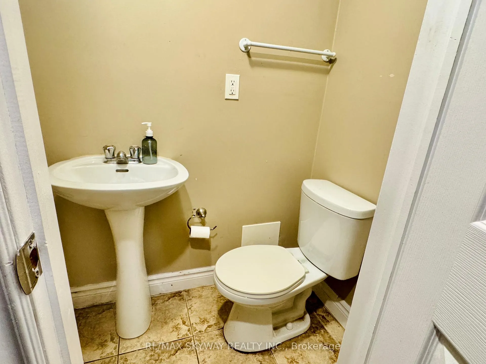Photo 2 of Unit 1, 294 Fergus Avenue, Kitchener — HOMEH