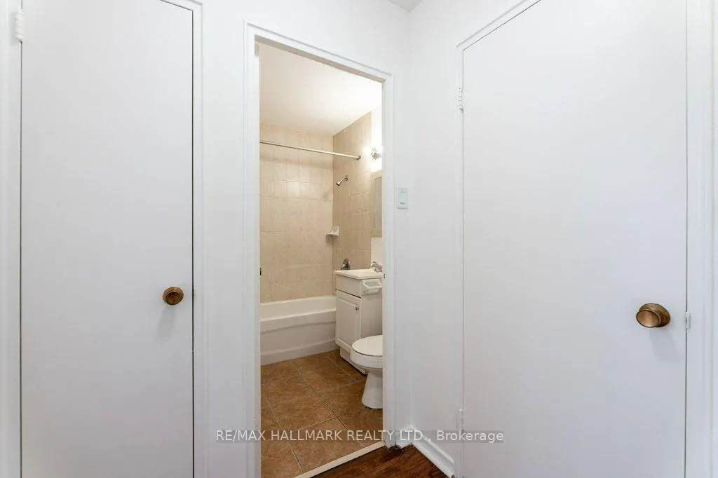 Photo 10 of Unit 2, 53 Neptune Drive, Toronto, Englemount-Lawrence — HOMEH