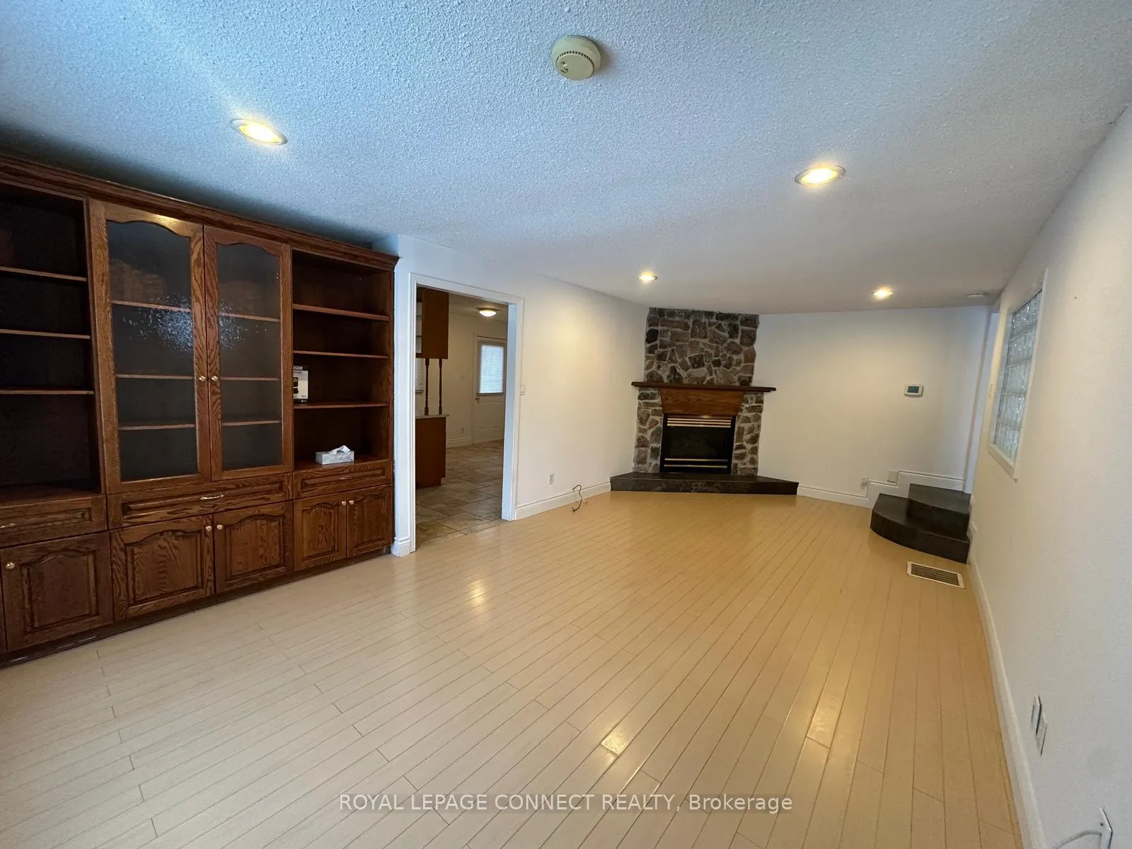 Photo 7 of 612 Marksbury Road S, Pickering, West Shore — HOMEH