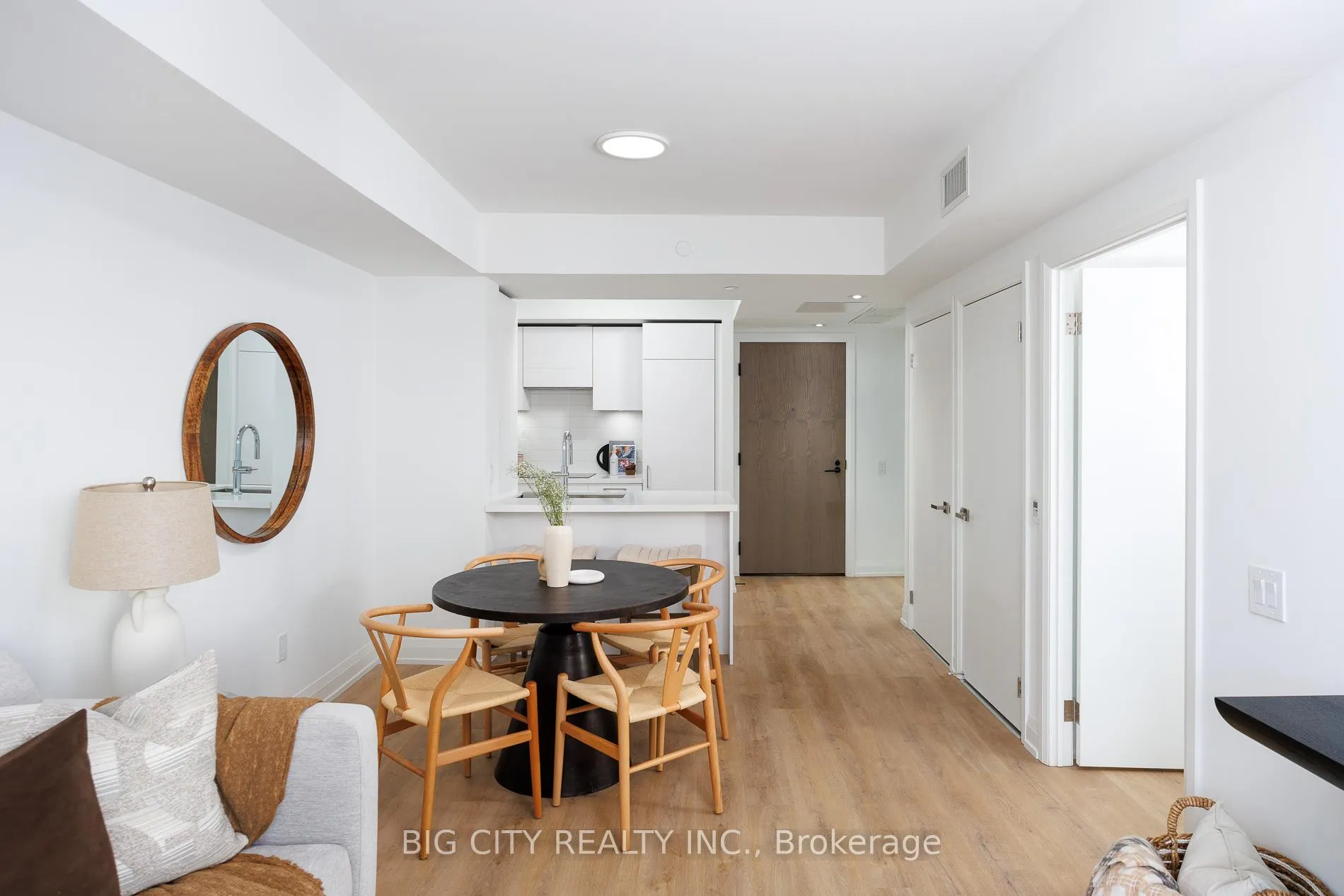 Photo 2 of Unit 803, 36 Brentcliffe Road, Toronto, Thorncliffe Park — HOMEH