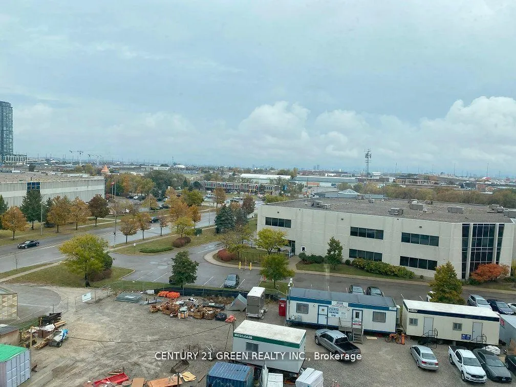 Front of Unit 609, 60 Honeycrisp Crescent