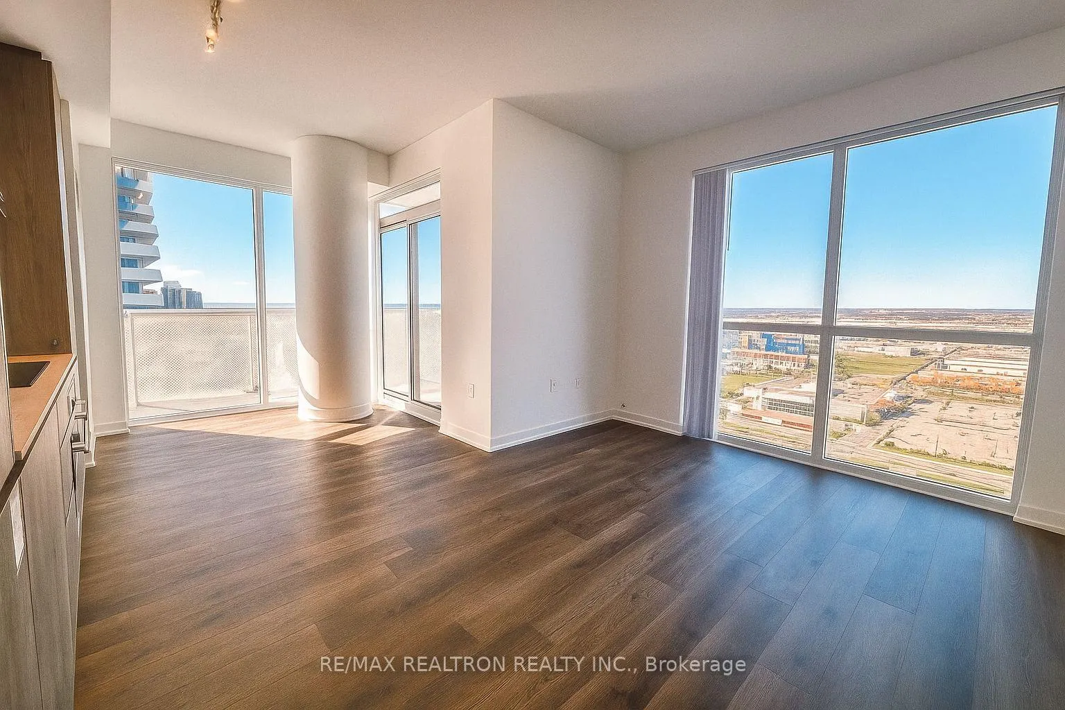 Photo 2 of Unit 2902, 8 Interchange Way, Vaughan, Vaughan Corporate Centre — HOMEH