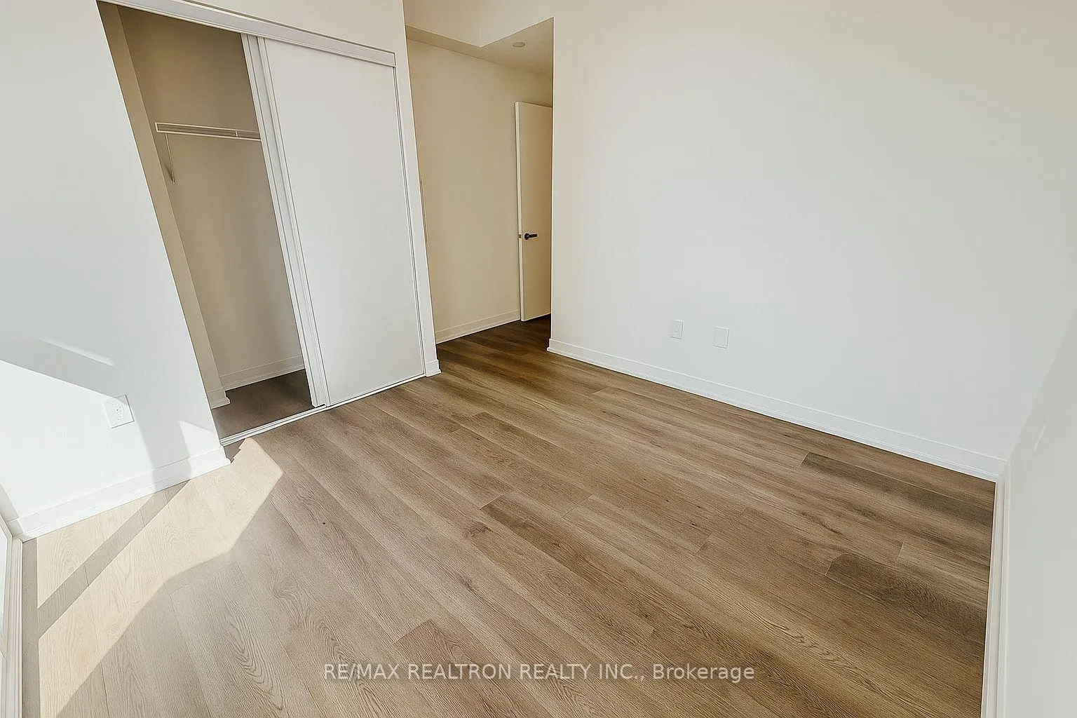 Photo 4 of Unit 2902, 8 Interchange Way, Vaughan, Vaughan Corporate Centre — HOMEH